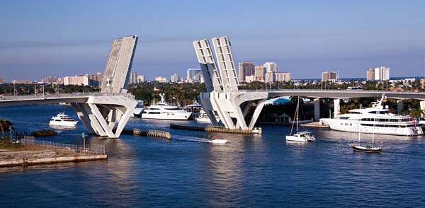 Contact Crewfinders in Fort Lauderale Florida for Yacht Crew